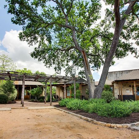 Wine Country Cottages On Main 프레드릭스버그 외부 사진