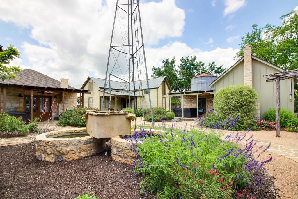 Wine Country Cottages On Main 프레드릭스버그 외부 사진