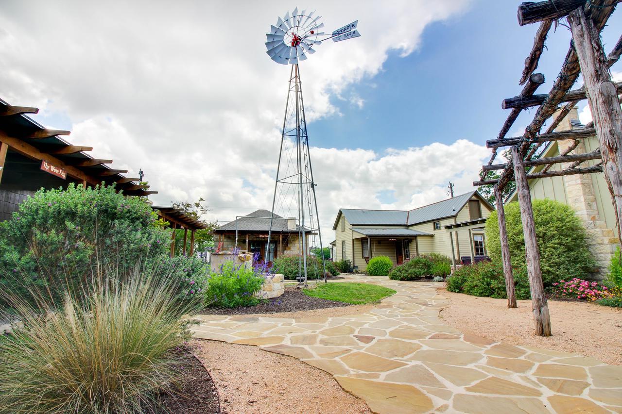 Wine Country Cottages On Main 프레드릭스버그 객실 사진
