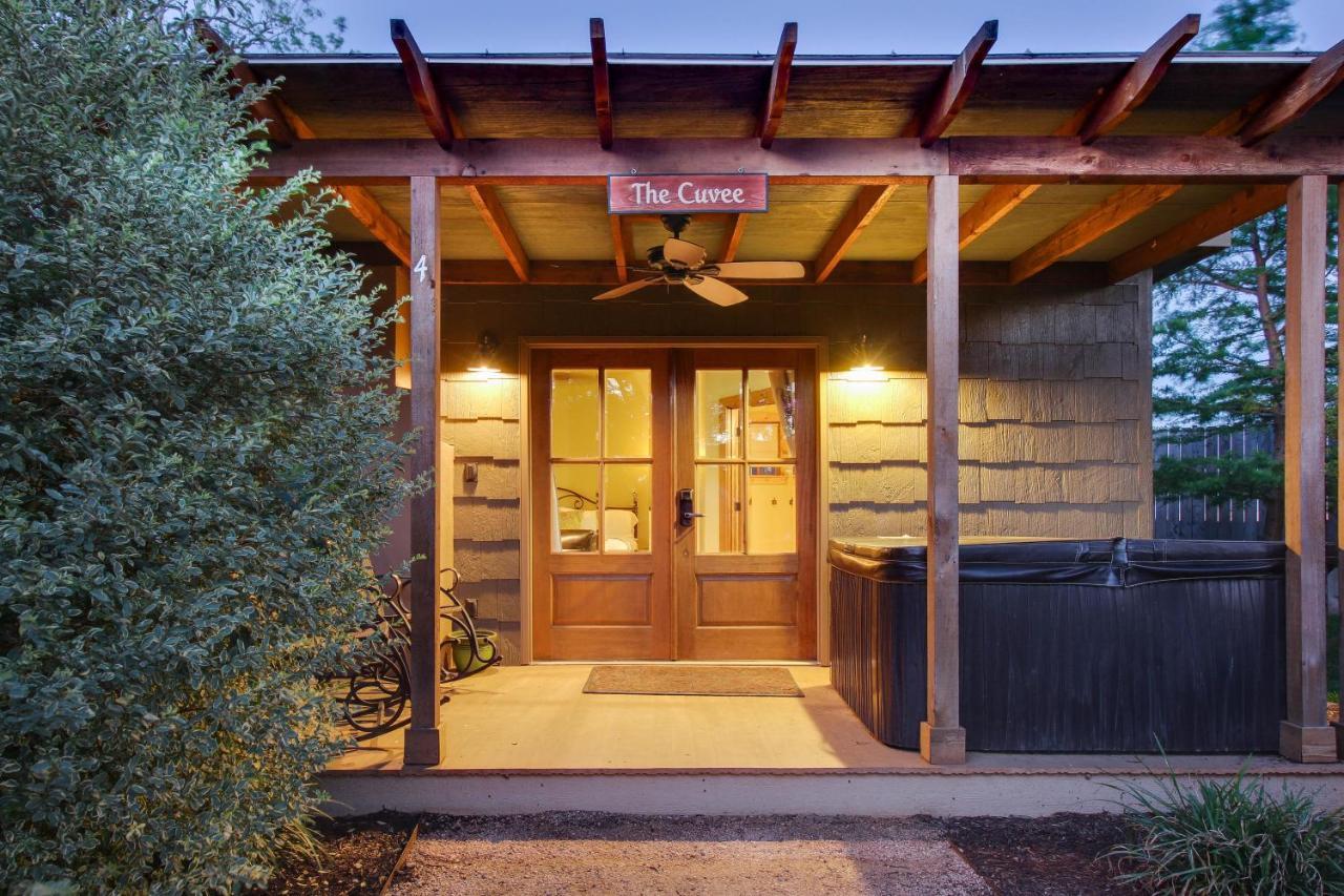 Wine Country Cottages On Main 프레드릭스버그 객실 사진