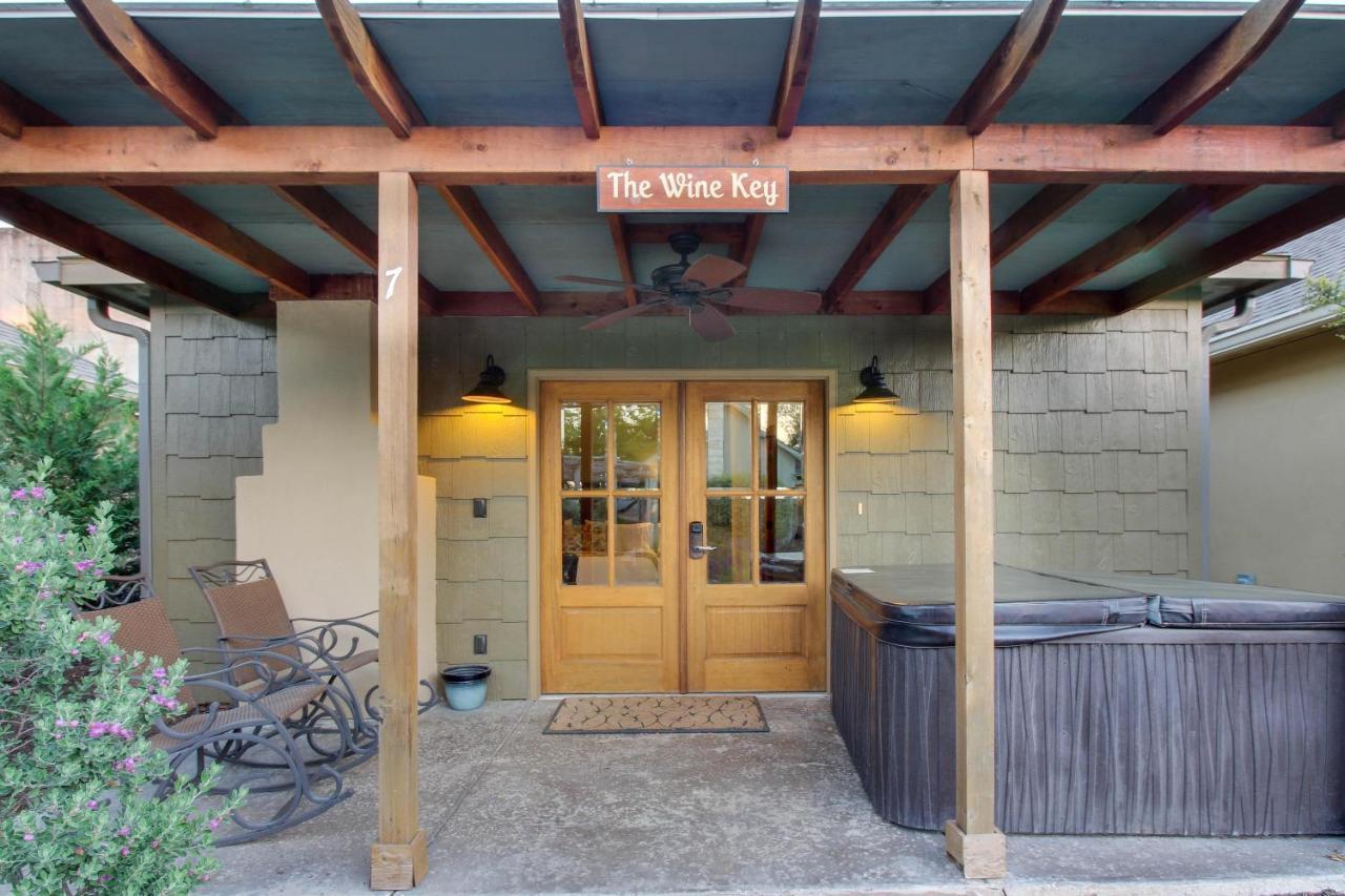 Wine Country Cottages On Main 프레드릭스버그 객실 사진
