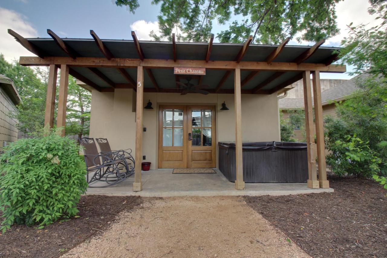 Wine Country Cottages On Main 프레드릭스버그 객실 사진